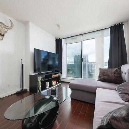 Central 1-Bedroom Apartment With Pool, Jacuzzi & Sauna Vancouver Exteriér fotografie
