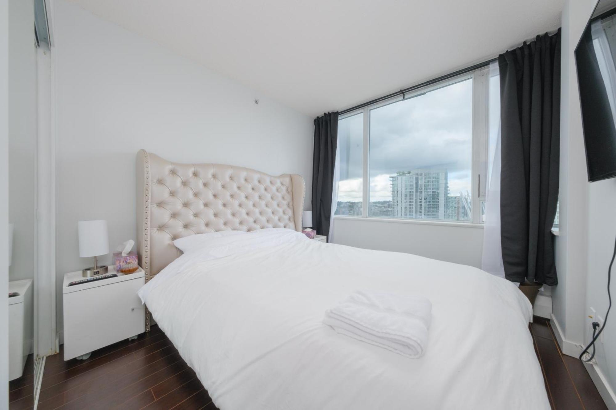 Central 1-Bedroom Apartment With Pool, Jacuzzi & Sauna Vancouver Exteriér fotografie
