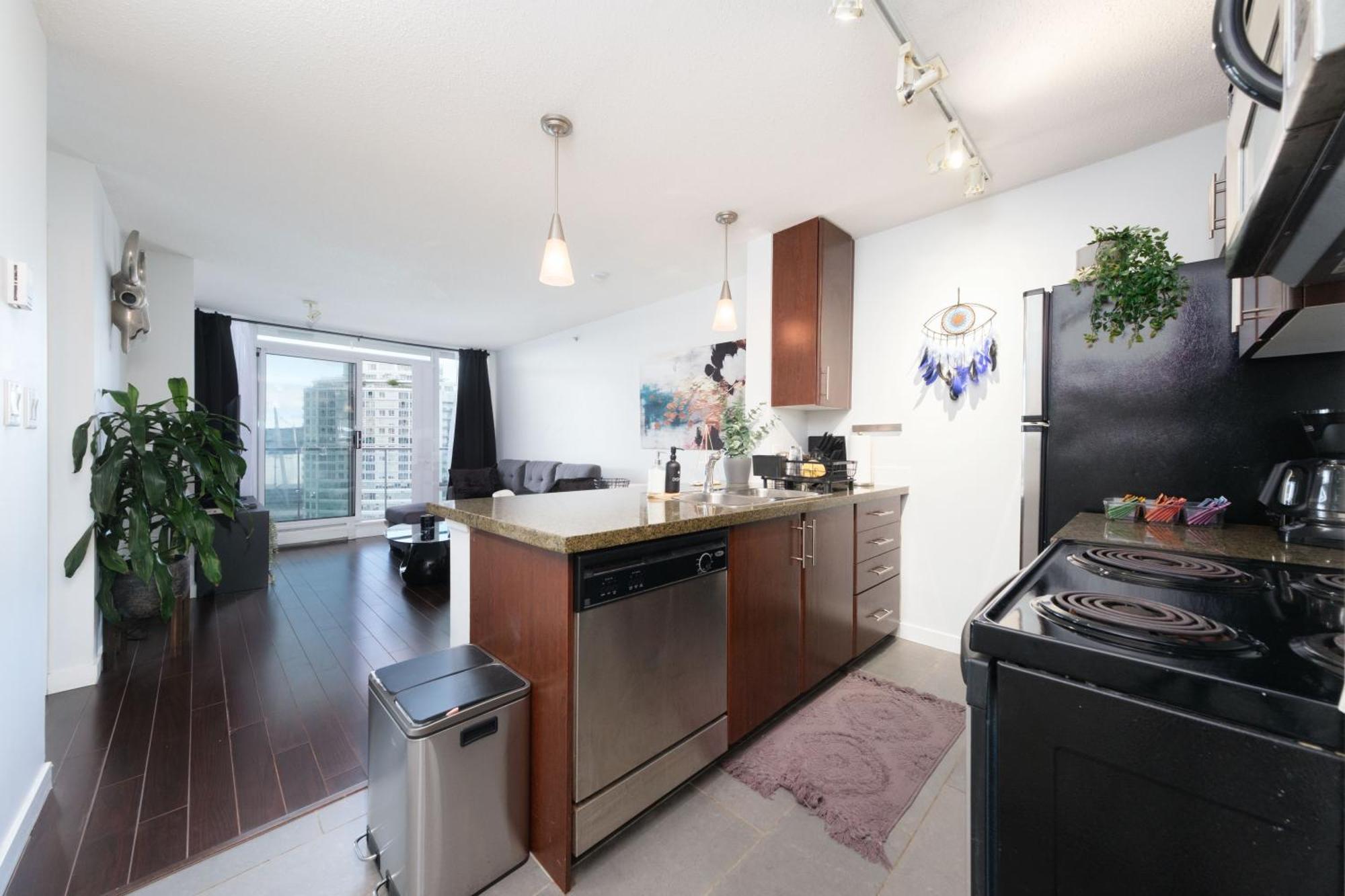 Central 1-Bedroom Apartment With Pool, Jacuzzi & Sauna Vancouver Exteriér fotografie