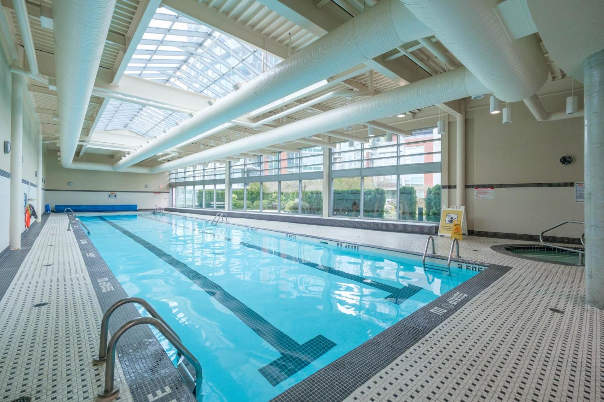 Central 1-Bedroom Apartment With Pool, Jacuzzi & Sauna Vancouver Exteriér fotografie